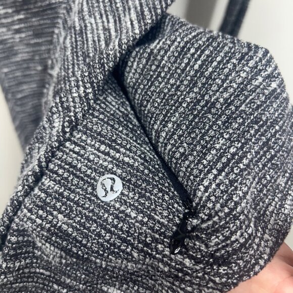Lululemon Womens Long-Sleeve Knit Top With Thumbholes Gray & White Striped Patte - Picture 2 of 8